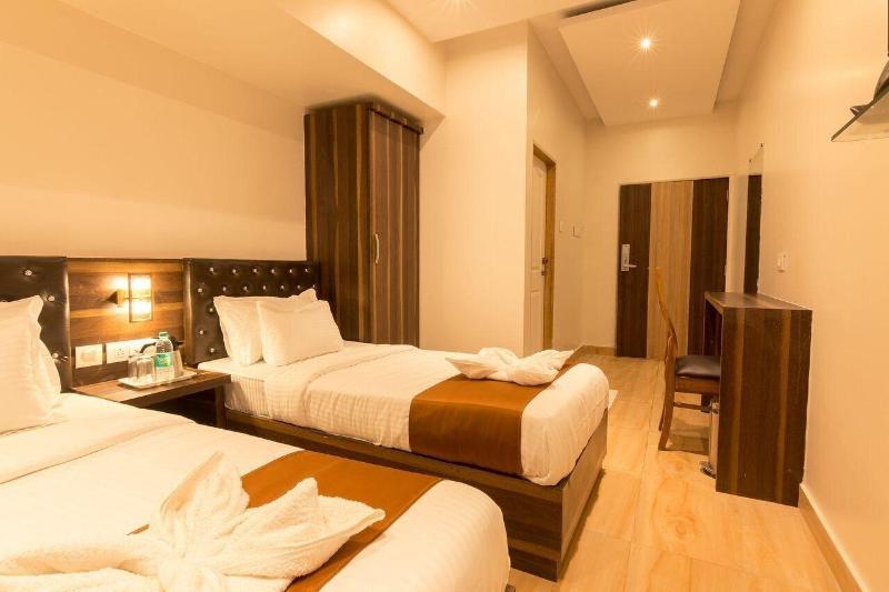 Hotel Golden Park image