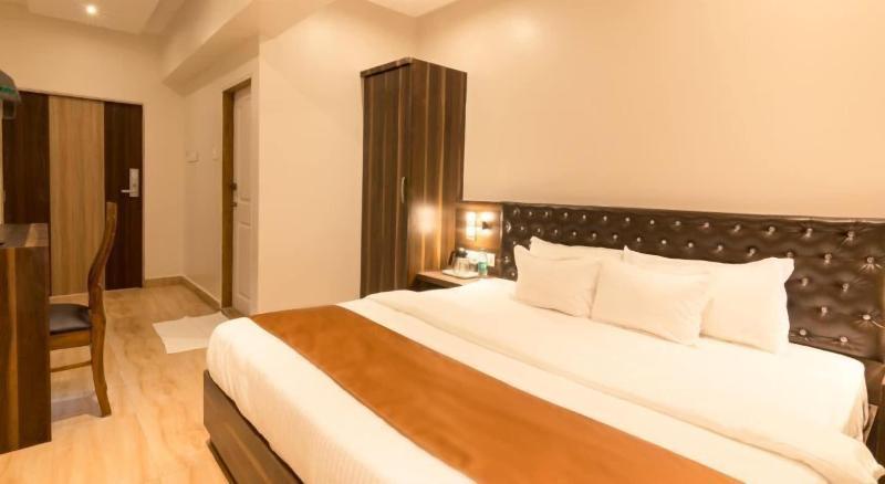 Hotel Golden Park image