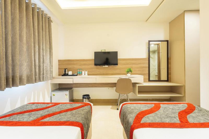 Hotel Tripple Tree image
