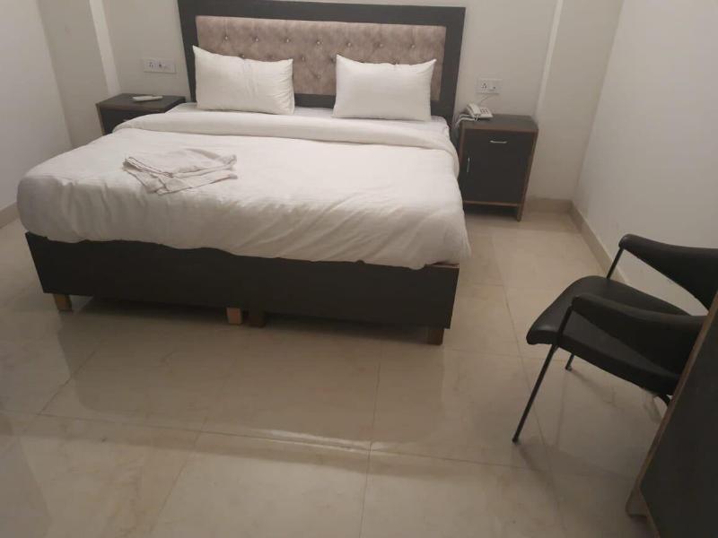 Hotel M A International image