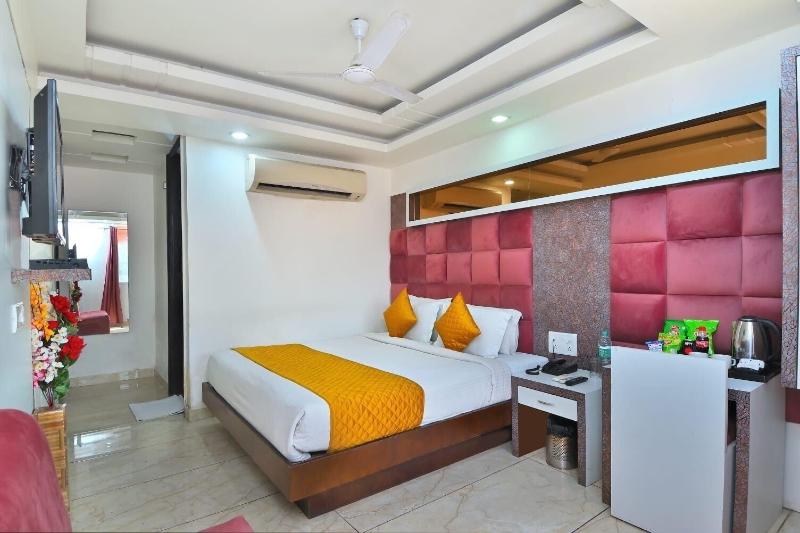 Hotel Natraz New Delhi image