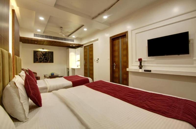 Hotel Natraz New Delhi image
