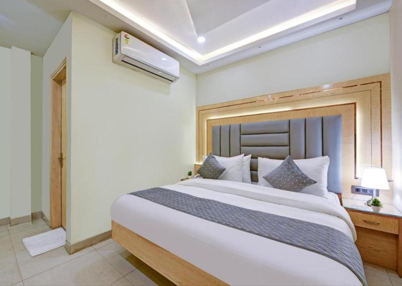Hotel Natraz New Delhi image