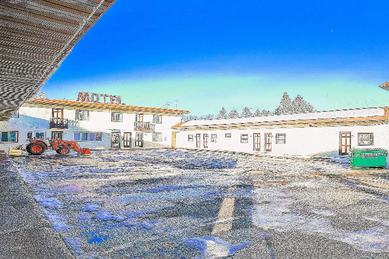 Love Hotels Silver Street By Oyo At Hurley Wi — exterior view