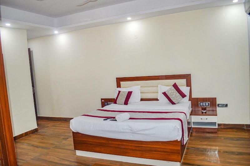Fabhotel The Golf Inn image