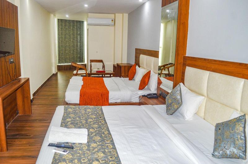 Fabhotel The Golf Inn image