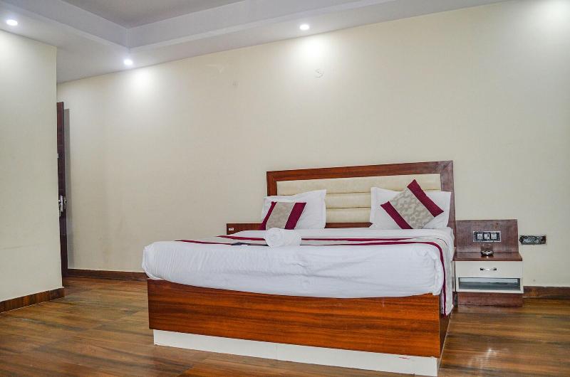 Fabhotel The Golf Inn image