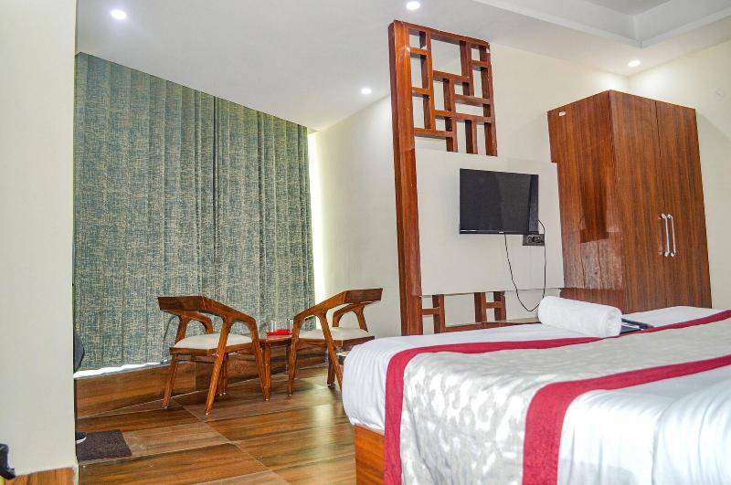 Fabhotel The Golf Inn image