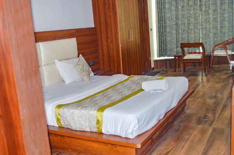 Fabhotel The Golf Inn image