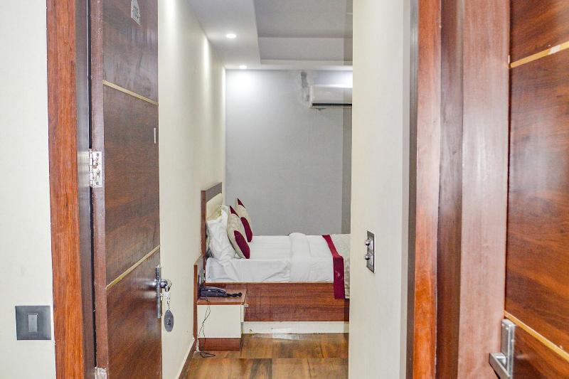 Fabhotel The Golf Inn image