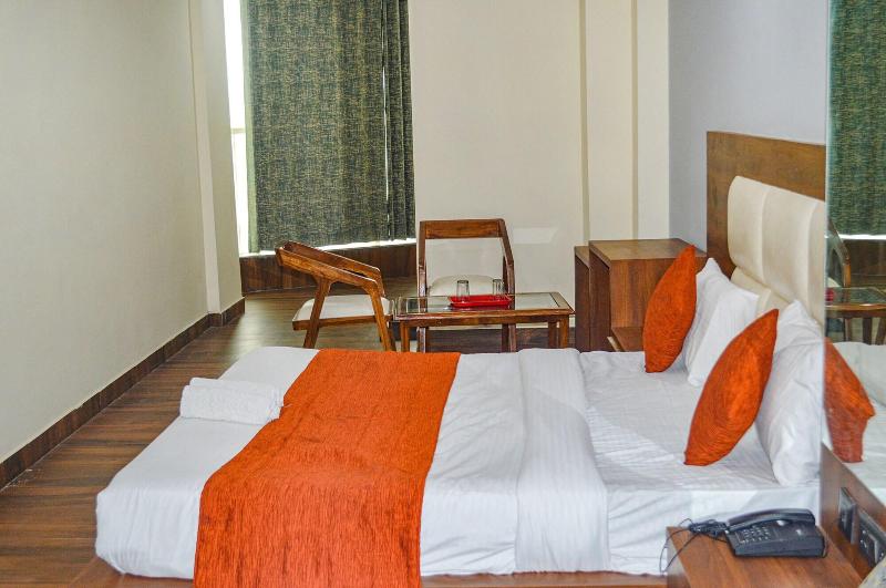 Fabhotel The Golf Inn image