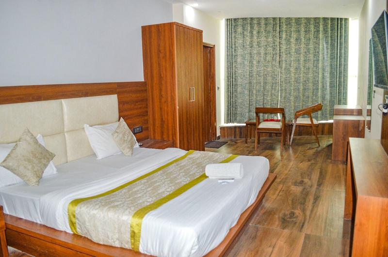 Fabhotel The Golf Inn image