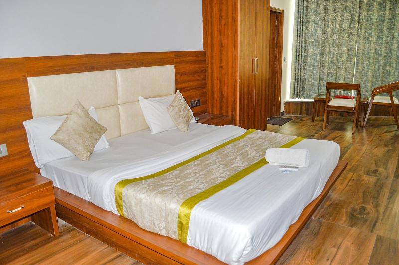 Fabhotel The Golf Inn image