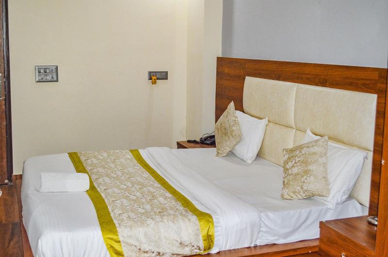 Fabhotel The Golf Inn image