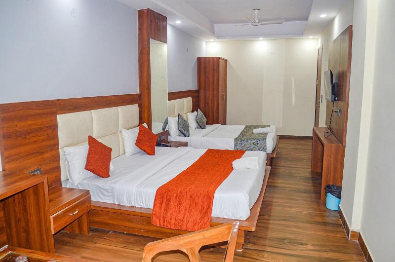Fabhotel The Golf Inn image