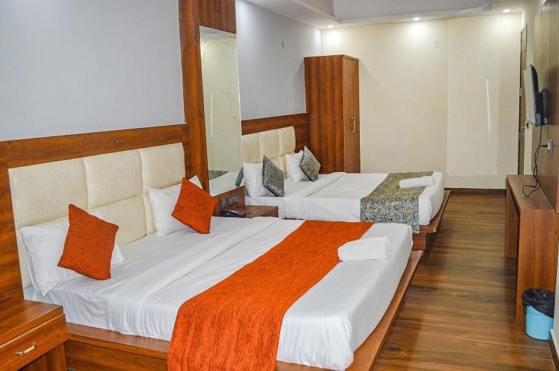 Fabhotel The Golf Inn image
