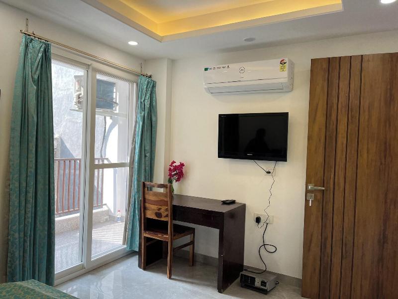 Fully Furnished Room In Hauz Khas image
