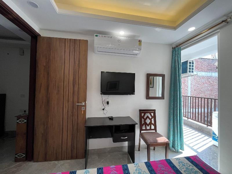 Fully Furnished Room In Hauz Khas image