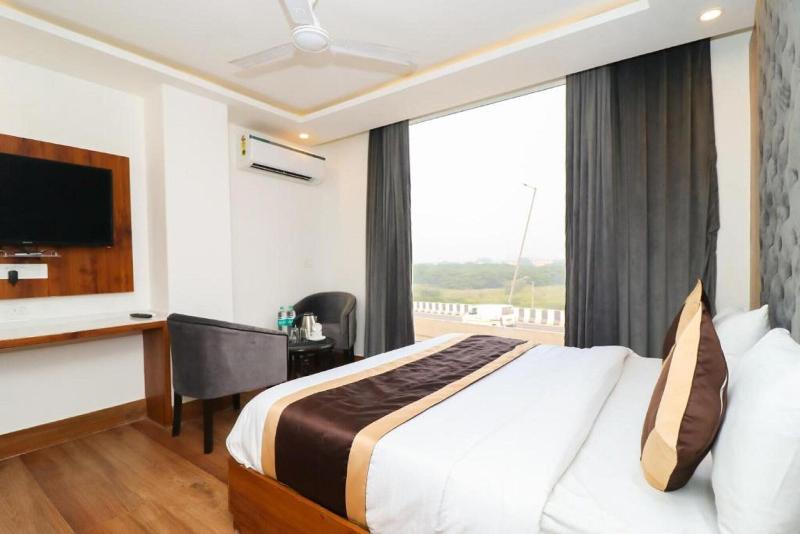 Del Fox Hotel Delhi Airport image