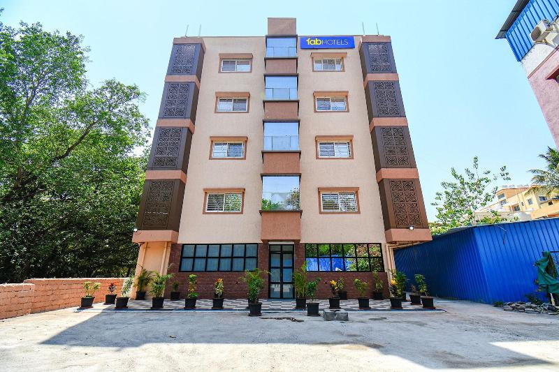 Fabhotel Prime Esta Inn image
