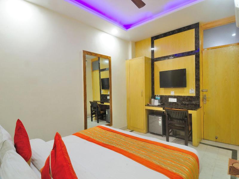 Check In Room New Delhi Railway Station image