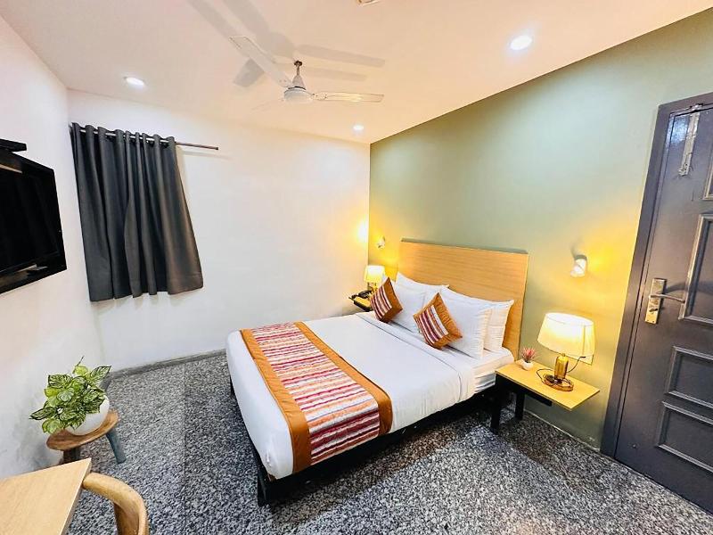 Hotel Golden Saffron Punjabi Bagh Delhi image
