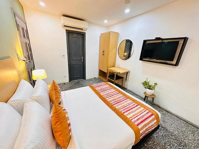 Hotel Golden Saffron Punjabi Bagh Delhi image
