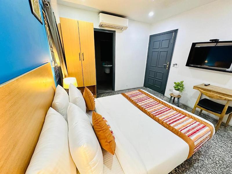 Hotel Golden Saffron Punjabi Bagh Delhi image