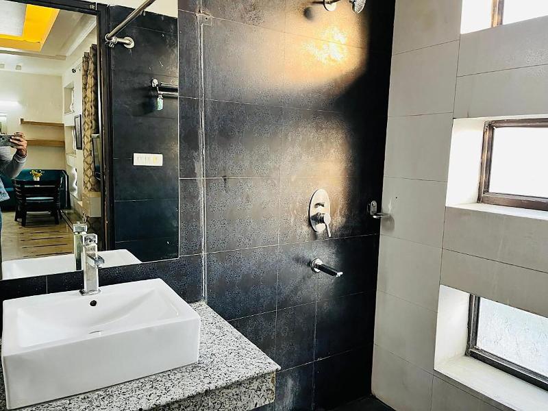 Hotel Golden Saffron Punjabi Bagh Delhi image