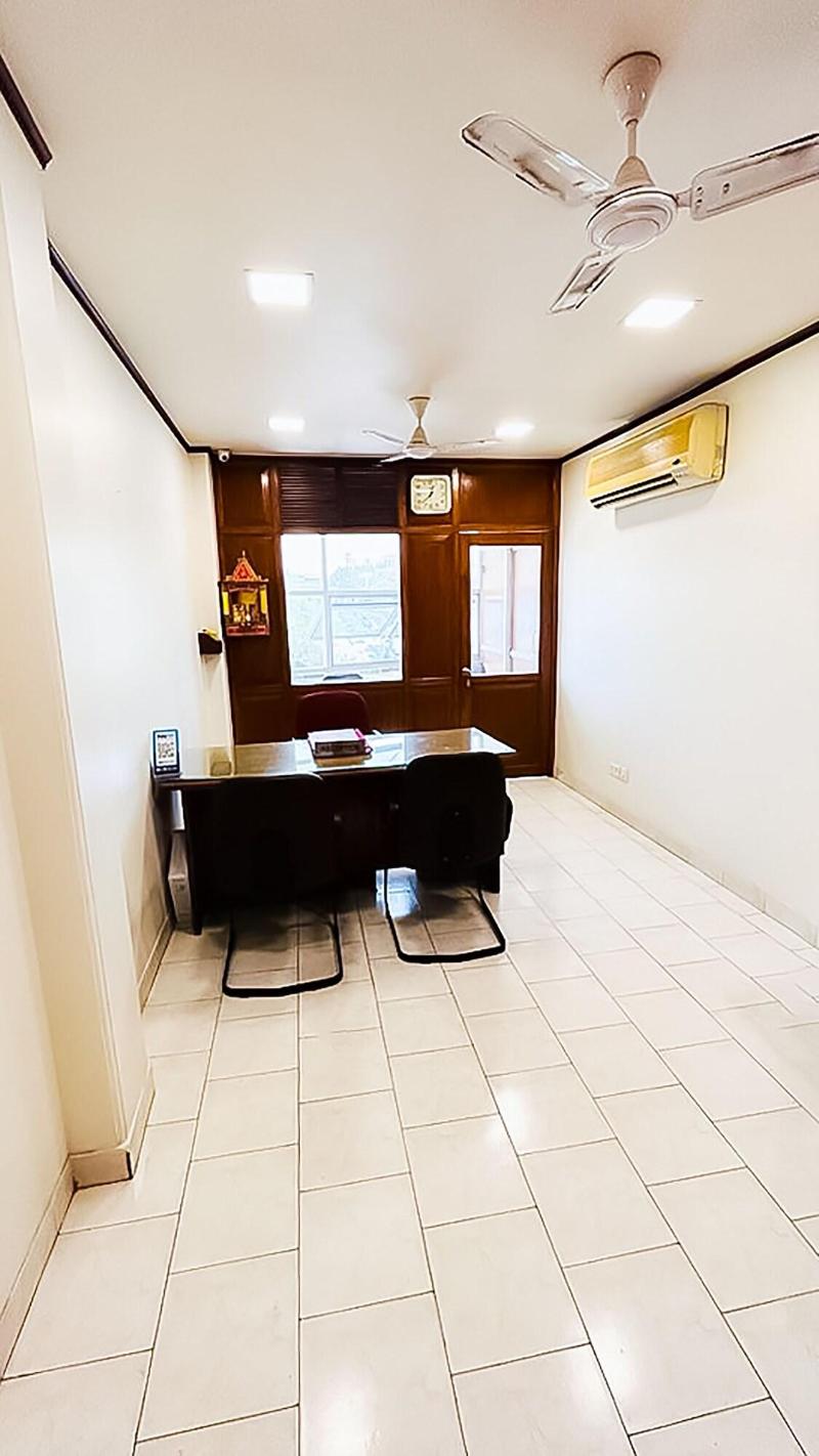 Roomshala 138 Hotel Tourist Palace image