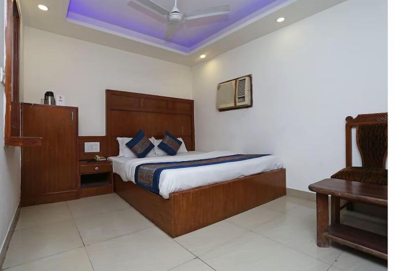 Vishal Hotel By Comfort Rooms image