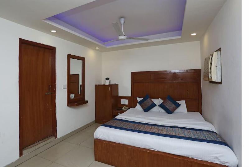 Vishal Hotel By Comfort Rooms image