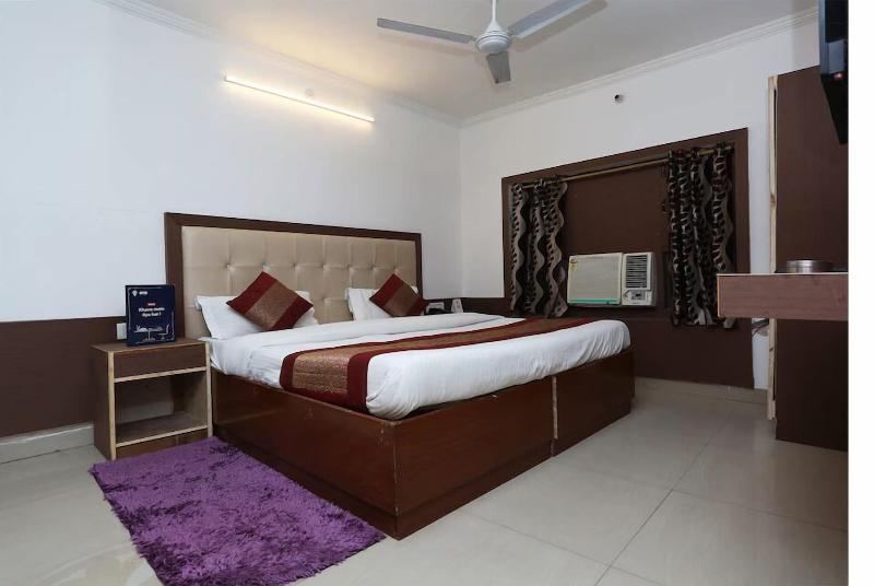 Vishal Hotel By Comfort Rooms image