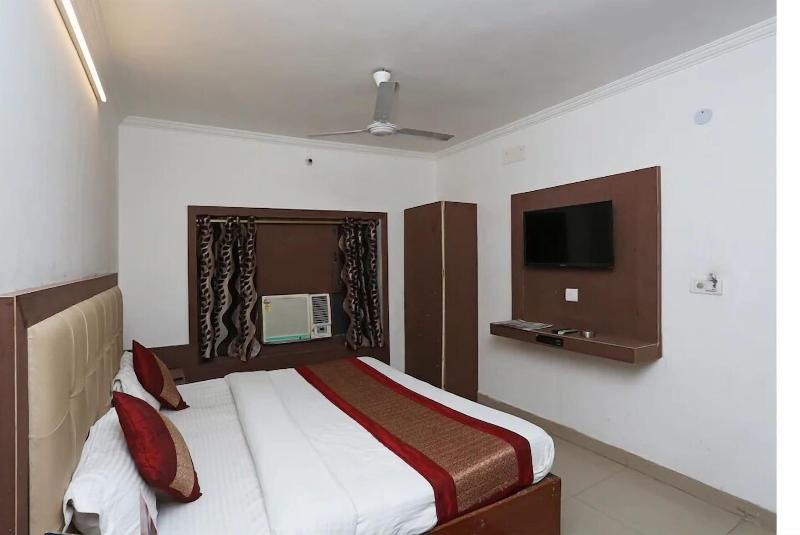 Vishal Hotel By Comfort Rooms image