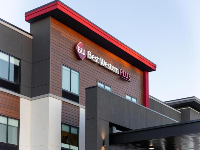 Best Western Plus Marquette Hotel & Suites image