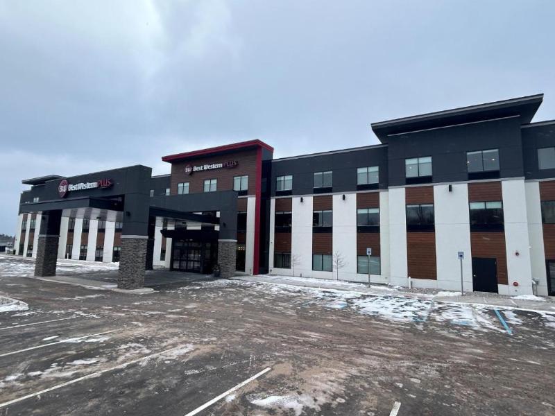 Best Western Plus Marquette Hotel & Suites image