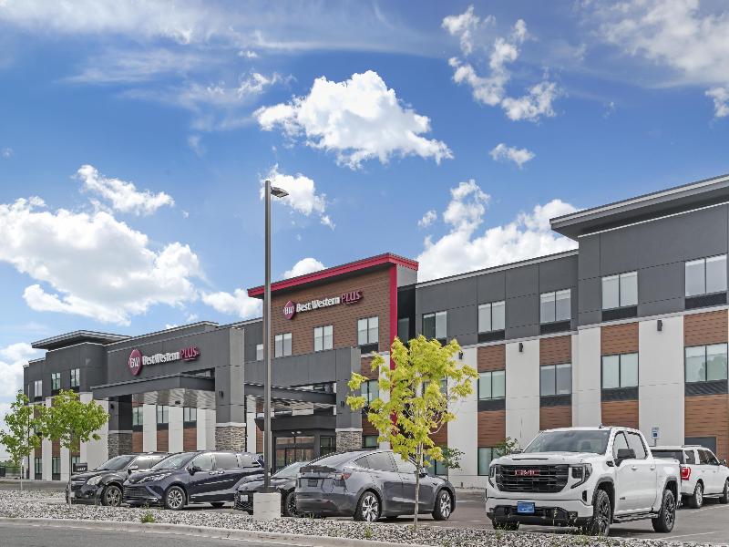 Best Western Plus Marquette Hotel & Suites image