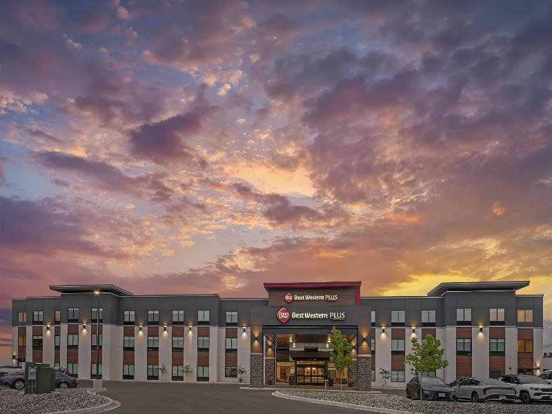Best Western Plus Marquette Hotel & Suites image