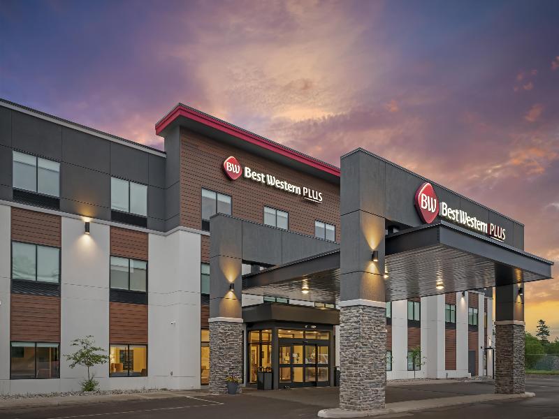Best Western Plus Marquette Hotel & Suites image