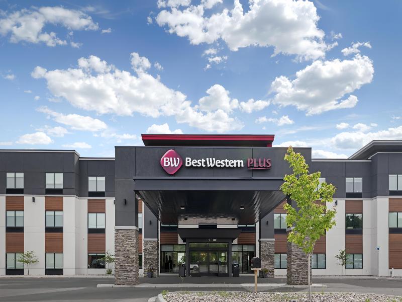 Best Western Plus Marquette Hotel & Suites image