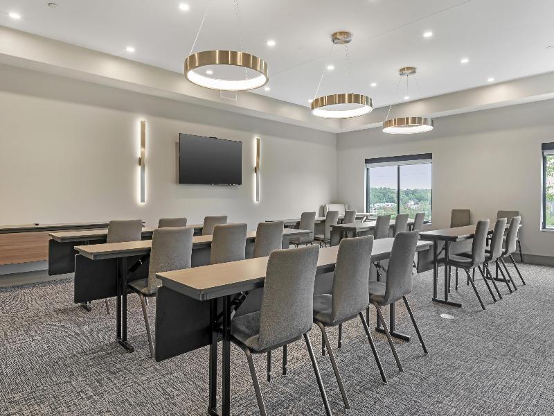 Best Western Plus Marquette Hotel & Suites image