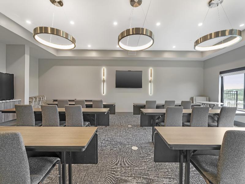 Best Western Plus Marquette Hotel & Suites image