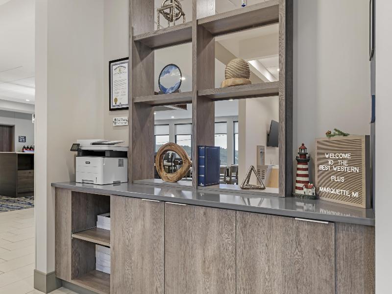 Best Western Plus Marquette Hotel & Suites image