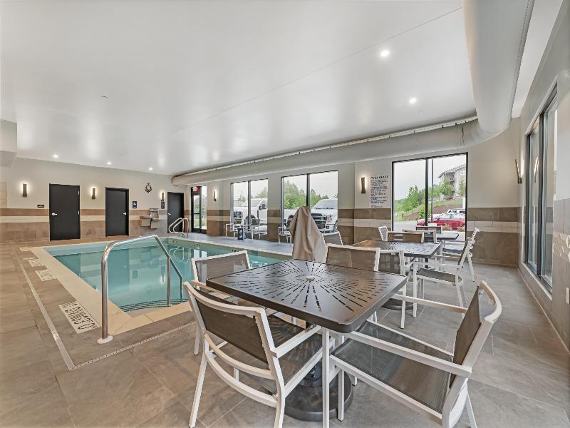 Best Western Plus Marquette Hotel & Suites image