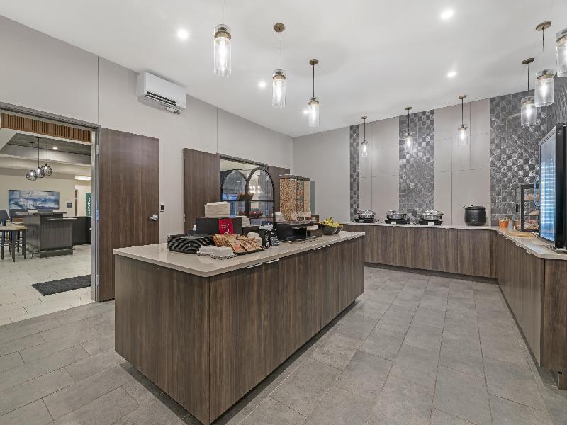 Best Western Plus Marquette Hotel & Suites image