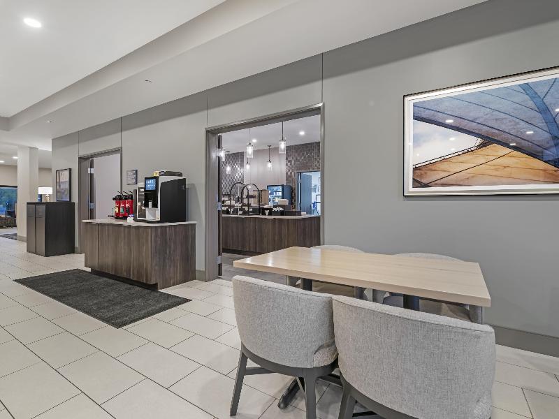 Best Western Plus Marquette Hotel & Suites image