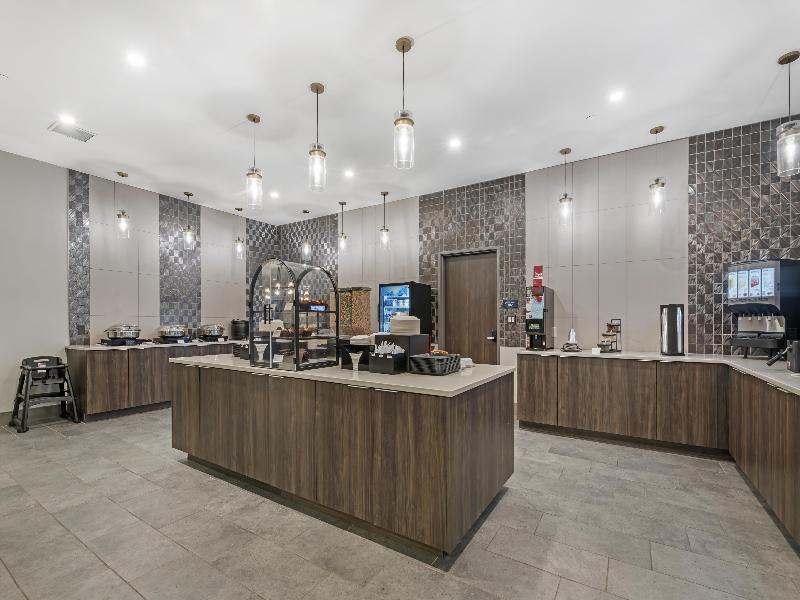 Best Western Plus Marquette Hotel & Suites image