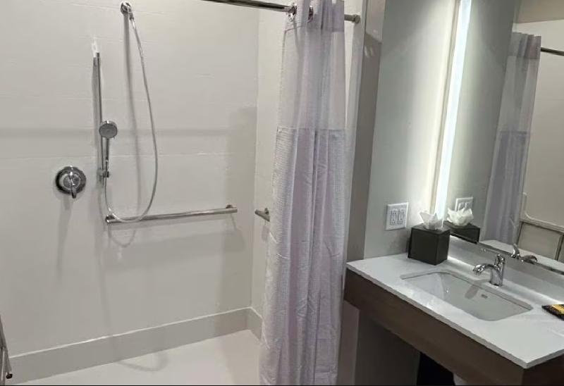 Best Western Plus Marquette Hotel & Suites image