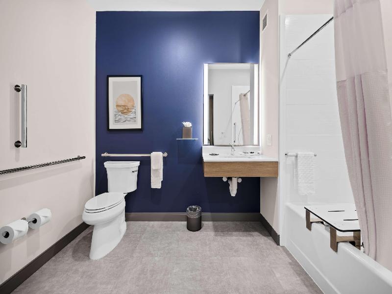 Best Western Plus Marquette Hotel & Suites image