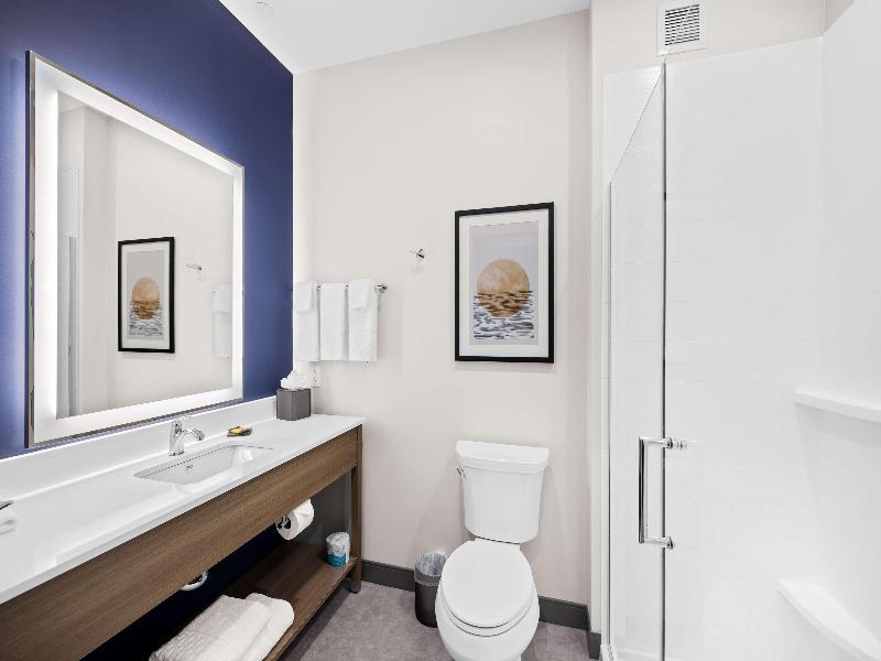 Best Western Plus Marquette Hotel & Suites image